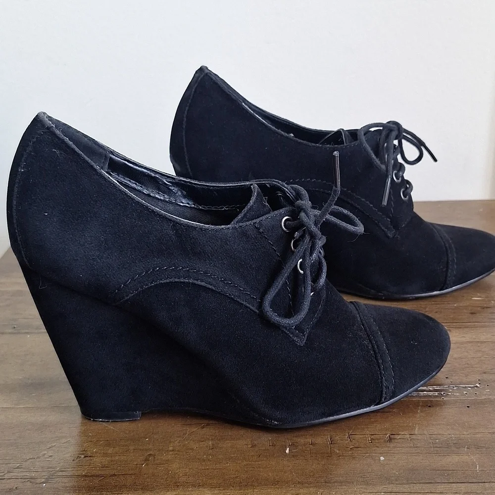 Black Suede Oxford Heels – Size 6